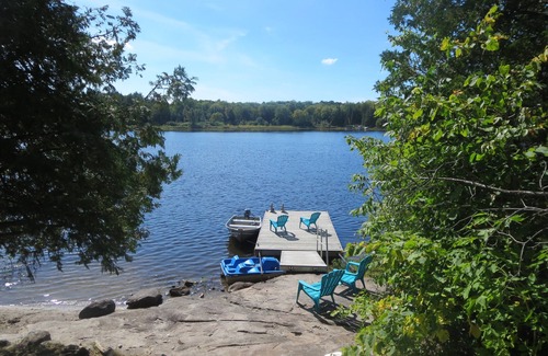 Seguin Cabaña | Cozy cottage retreat + Bunkie with the perfect western exposure waterfront