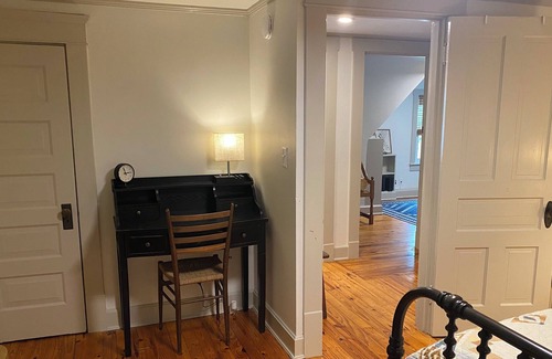 Athens Casa | Cozy Cottage, steps from uptown Athens and less than a mile from OU campus!