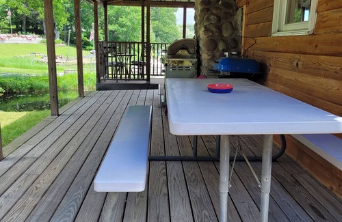 Sandy Creek Cabaña | Cozy cottage that sits along canal of Sandy Pond.