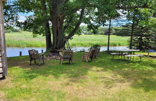 Sandy Creek Cabaña | Cozy cottage that sits along canal of Sandy Pond.