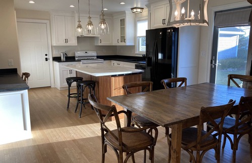 New London Casa | Cozy Cottage w/Lighthouse Views - Private Beach - Dedicated Office
