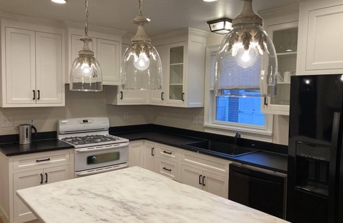 New London Casa | Cozy Cottage w/Lighthouse Views - Private Beach - Dedicated Office