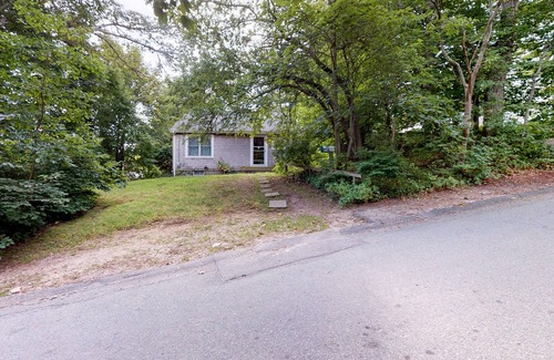 Woods Hole Cabaña | Acogedora cabaña con una cocina remodelada, a menos de una milla del ferry Woods Hole