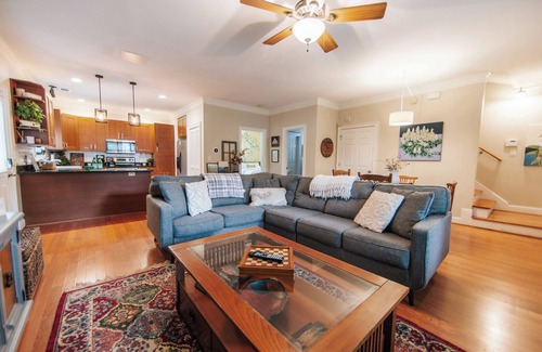 Athens Casa | Cozy Cottage - Walk to Campus, Stadium, Downtown