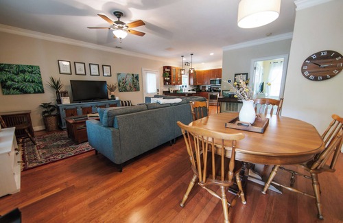 Athens Casa | Cozy Cottage - Walk to Campus, Stadium, Downtown