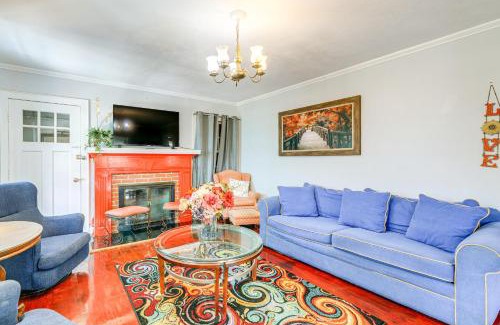 Beaufort Casa | Cozy Cottage with Deck, 9 Mi to Downtown Beaufort!
