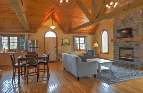 Millersburg Cabaña | Cozy Cottage With Fireplace, Seasonal Pool/Hot Tub