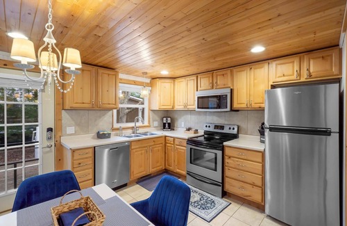 Saugatuck Villa | "Cozy Cottages" Green Cottage Hot tub-Town!