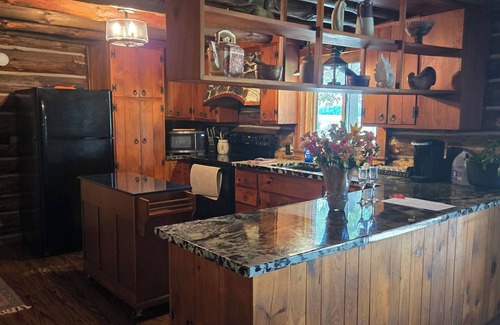 Rushville Cabina | Cozy Country Cabin in Rushville-Hot Tub-Sunset Views-Wine Trail Convenience
