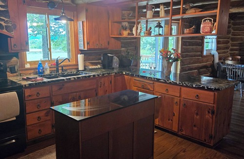 Rushville Cabina | Cozy Country Cabin in Rushville-Hot Tub-Sunset Views-Wine Trail Convenience