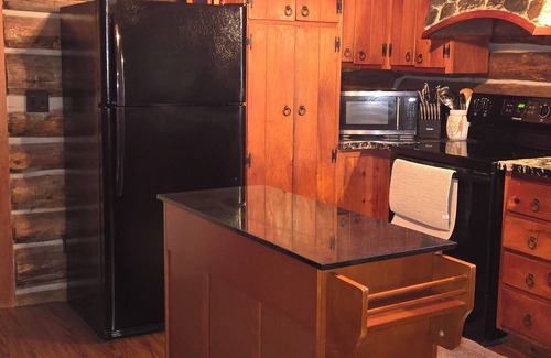 Rushville Cabina | Cozy Country Cabin in Rushville-Hot Tub-Sunset Views-Wine Trail Convenience