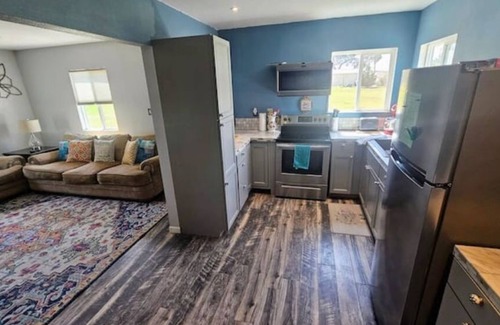 Turlock Otro | Cozy Country Cottage- a farm experience, yet close to town