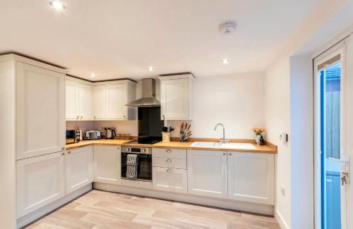 Barnby in the Willows Casa | Cozy Country Cottage near Lincoln Spacious Garden & Free Parking