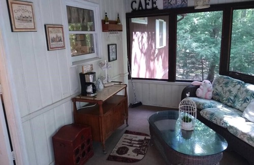 Hawley Cabaña | Cozy Country Cottage