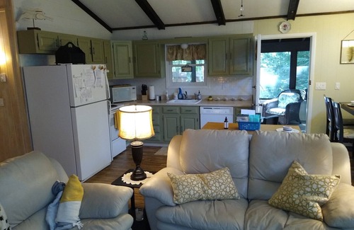 Hawley Cabaña | Cozy Country Cottage