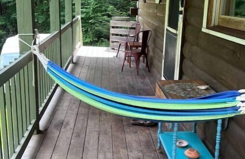 Shelburne Falls Cabina | Cozy Country Retreat Cabin