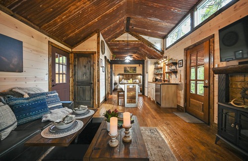 Octavia Cabina | Cozy Couples Cabin/Private & Secluded/Hot Tub/Fire Pit/Hillside View