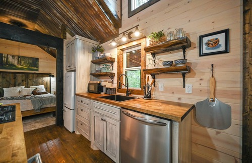 Octavia Cabina | Cozy Couples Cabin/Private & Secluded/Hot Tub/Fire Pit/Hillside View