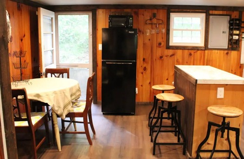 Burnsville Casa | Cozy Creekside Cottage with Skiing & Hiking Nearby