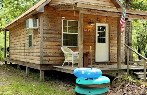 Perkinston Cabina | Creekside Cabin en Red Creek, a solo unos pasos del agua.