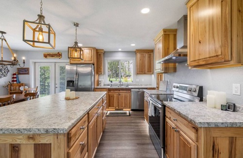 Rimrock Casa | Cozy Creekside Cabin