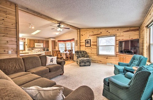 Crosby Casa | Cozy Crosby Cabin Near Serpent Lake and Main St