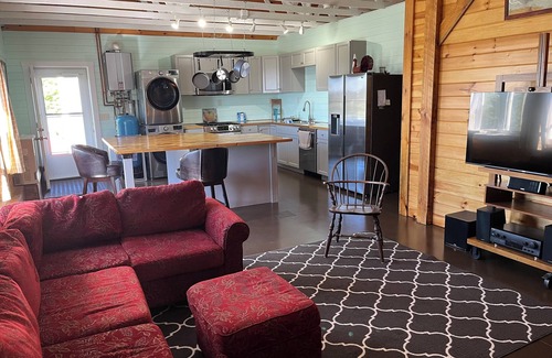 Charleston Cabina | Cozy custom built cabin home with spectacular sunset views from private deck