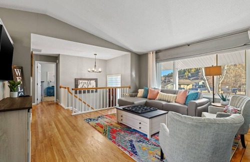 Rapid City Casa | Cozy, Cute, 4 bedroom house by Canyon Lake!