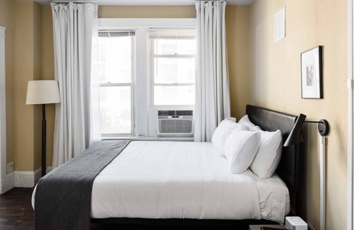 Central West End Apartamento | Cozy CWE Apts near BJC by Zencity