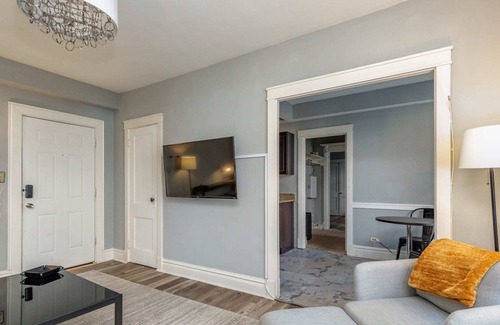 Central West End Apartamento | Cozy CWE Apts near BJC by Zencity