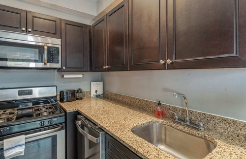 Central West End Apartamento | Cozy CWE Apts near BJC by Zencity