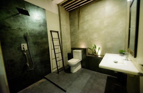 Dammakusala Mawatha Casa | Cozy Deluxe Room Near Ambalangoda Beach