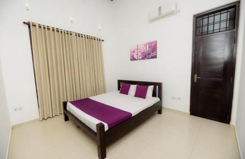 Dammakusala Mawatha Casa | Cozy Deluxe Room Near Ambalangoda Beach