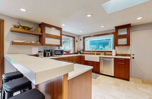 Lincoln Beach Casa | Cozy, Depoe Bay retreat— w/ ocean & beach access via trail