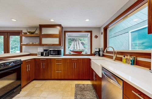 Lincoln Beach Casa | Cozy, Depoe Bay retreat— w/ ocean & beach access via trail