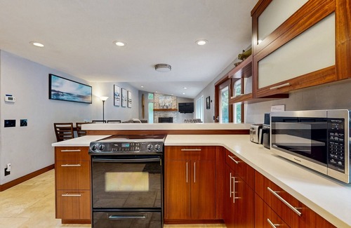 Lincoln Beach Casa | Cozy, Depoe Bay retreat— w/ ocean & beach access via trail