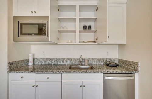 Victorville Apartamento | Cozy Desert Sanctuary 9 Mi to Mojave Narrows Park!