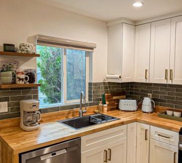 Calabasas Casa | Cozy Designer Guesthouse with Style - RE