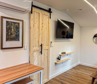 Calabasas Casa | Cozy Designer Guesthouse with Style - RE