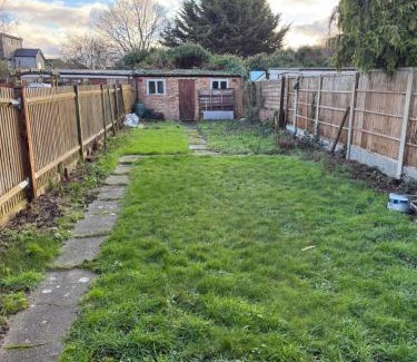 Enfield Highway Casa | Cozy Double Room in North London with Great Transport Links