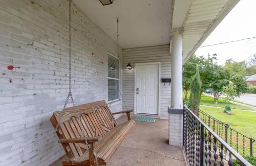 Edgehill Casa | Cozy Downtown Charmer 3 Bedroom 2 Bath Walk To Gulch