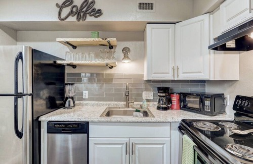 Riverside Condominio | Cozy Downtown Condo/Perfect for a Couple