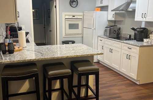 Safety Harbor Casa | Cozy Downtown Retreat/ Walk to Marina & Main St!