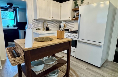 China Grove Casa | Cozy Downtown Retreat in the Heart of China Grove