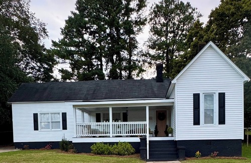 China Grove Casa | Cozy Downtown Retreat in the Heart of China Grove