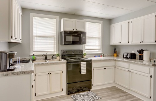 Sandusky Casa | Cozy Downtown Sandusky Gem - 1 Mi to Lake Erie!