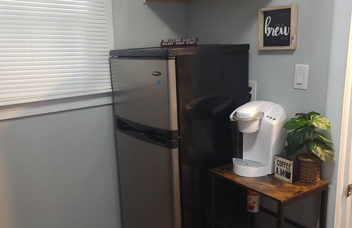 Central Colorado Springs Cabaña | Cozy downtown cottage w fenced yard, firepit and covered parking