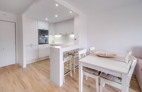 Palafolls Apartamento | Acogedor duplex para 4 pax, wifi gratis y aire acondicionado junto a los dormitorios. Piscina y jardín comunitario Vivalidays Elisabet