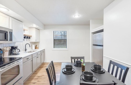 Springfield Casa | Cozy Eastside Home in Great Location: No Cleaning Fee!