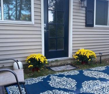 Framingham Apartamento | Cozy en suite with high ceilings